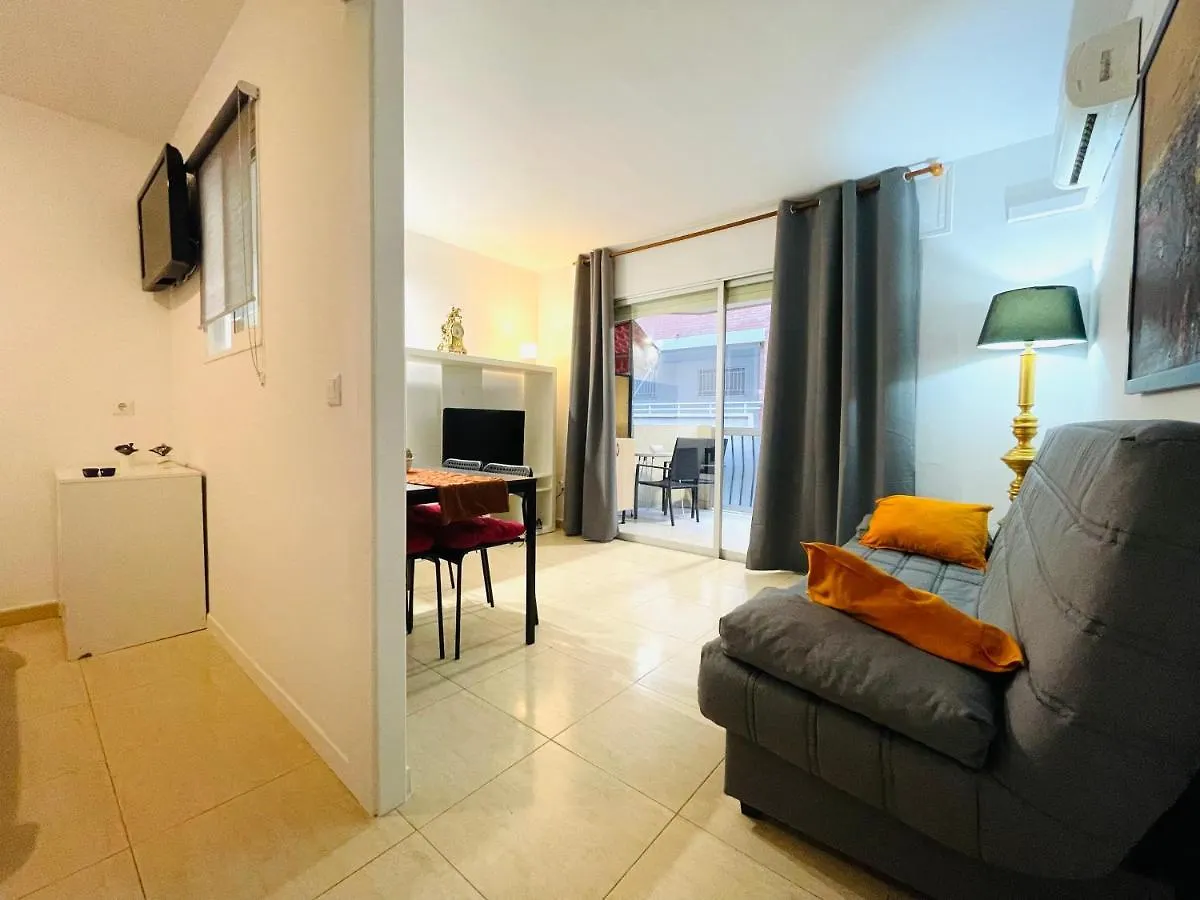 Renovado Apartamento En Zona Residencial A Pasos Del Mar سالو